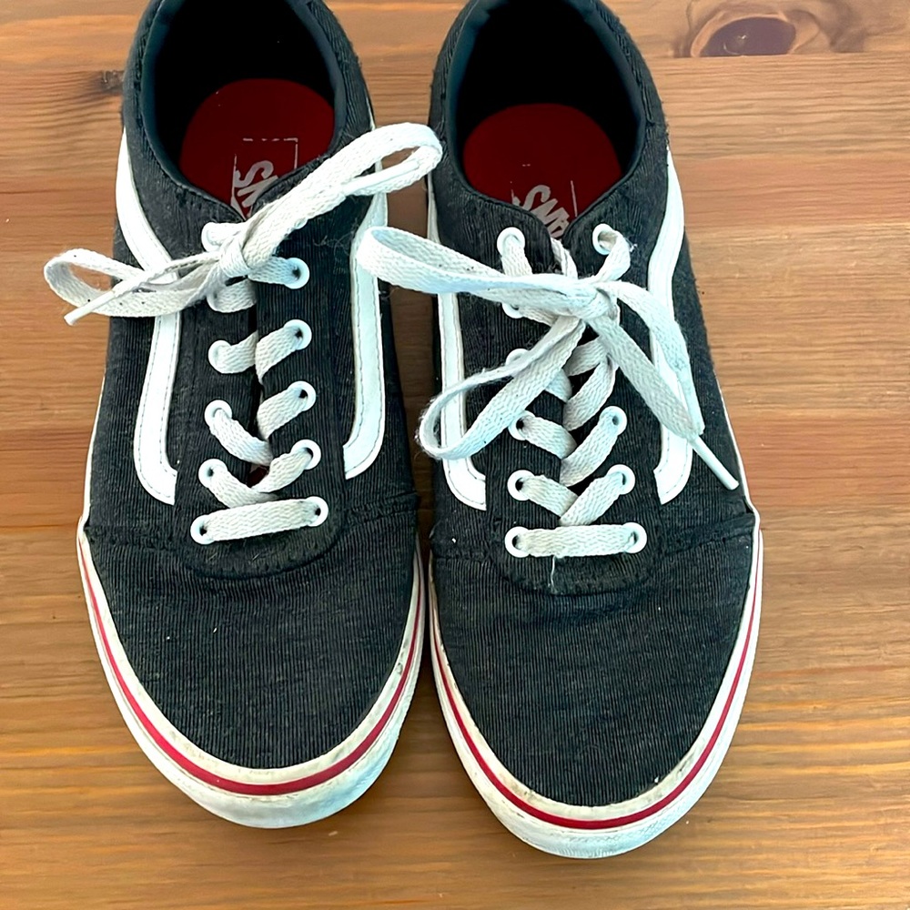 Souliers Vans pour enfants grandeur 4 en très bon état